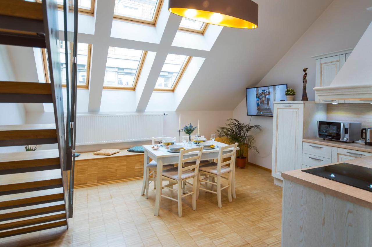 Modern Apartment Charvatova Prague Exterior photo