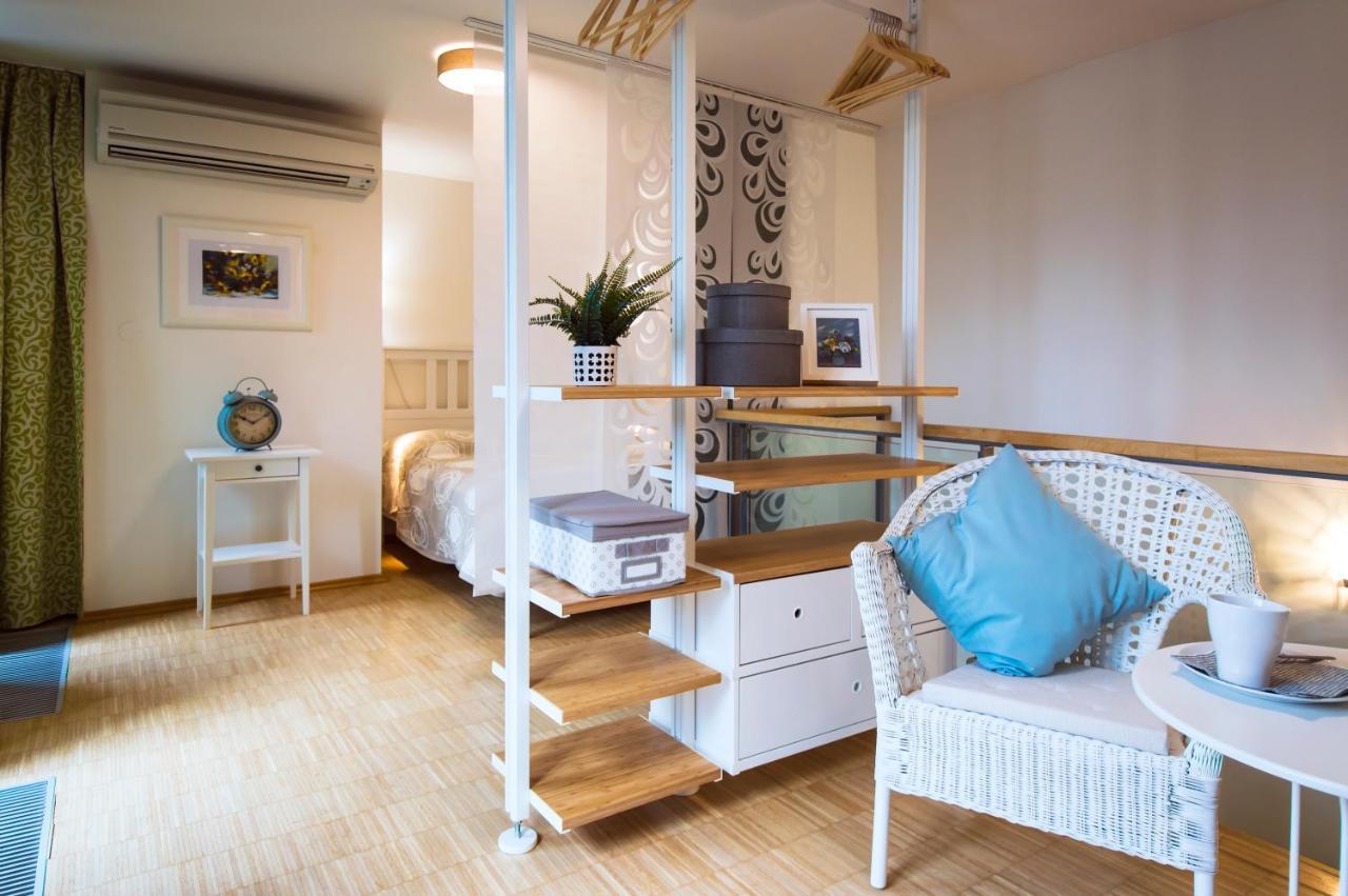 Modern Apartment Charvatova Prague Exterior photo