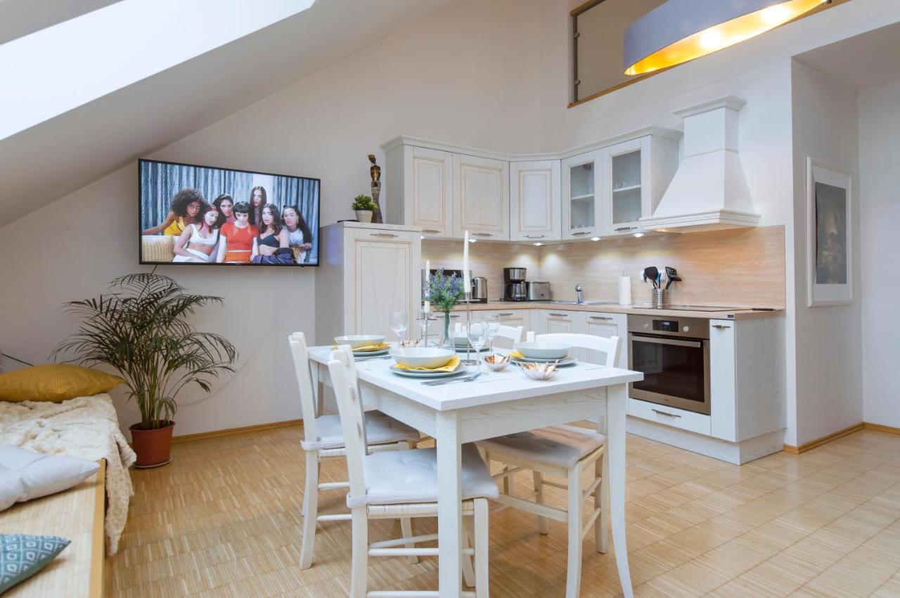 Modern Apartment Charvatova Prague Exterior photo