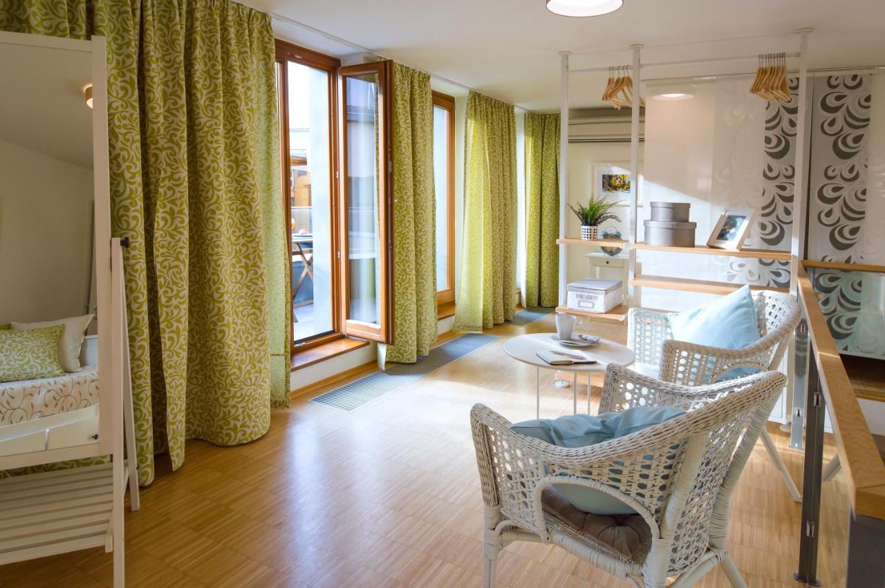 Modern Apartment Charvatova Prague Exterior photo